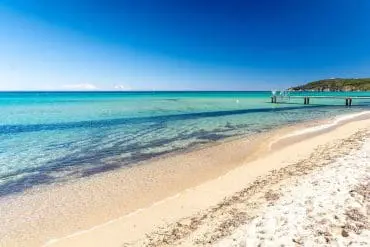 Tahiti Beach is well known by locals, with a nice retro tropezian charm