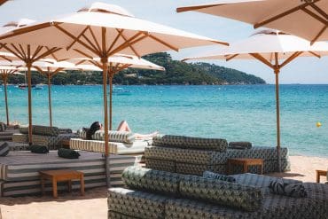 Découvrez la sélection des beach clubs iconiques de Saint Tropez