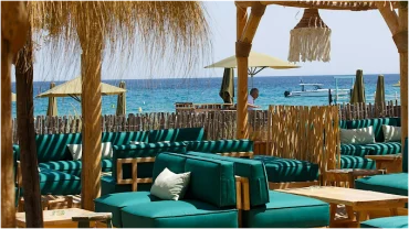 Moorea Plage est l’un des plus anciens et emblématiques beach clubs de Pampelonne